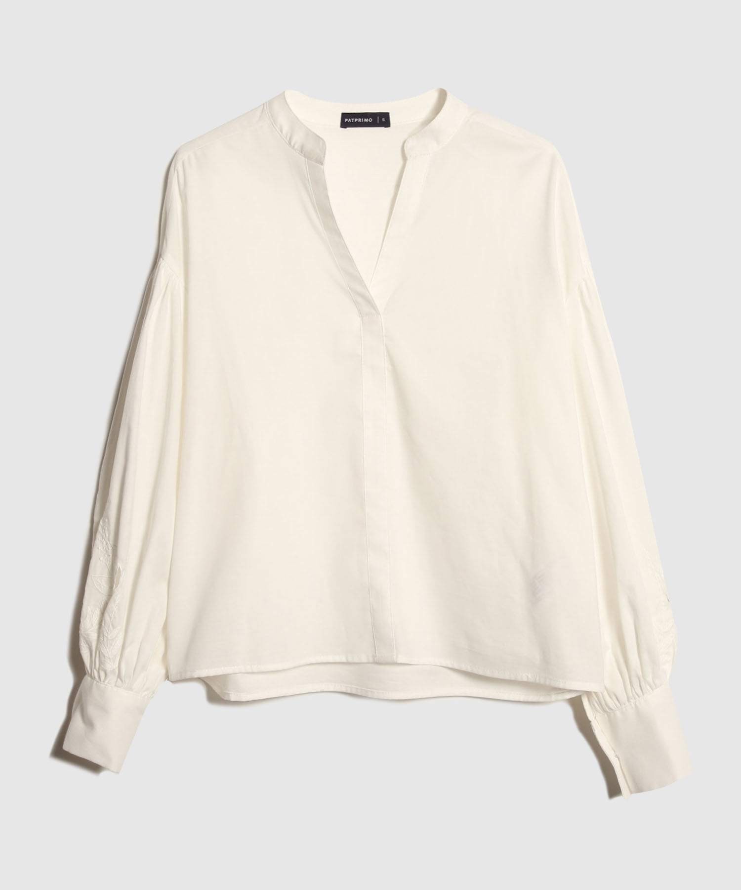 Blusa Con Bordado En Mangas