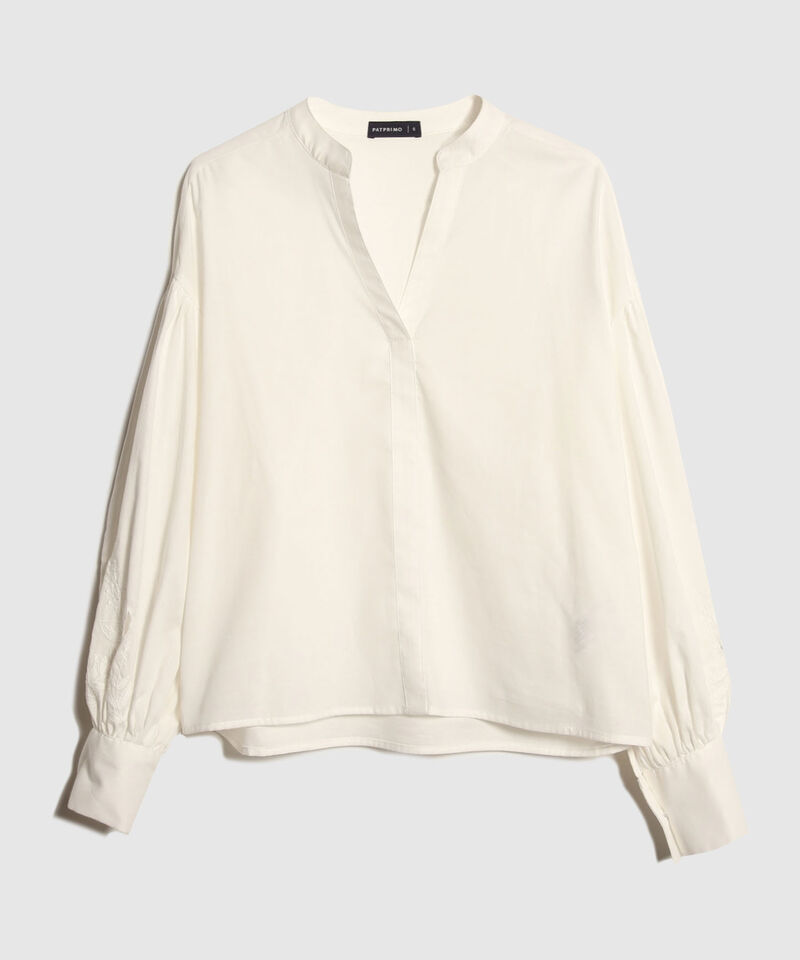 Blusa Con Bordado En Mangas