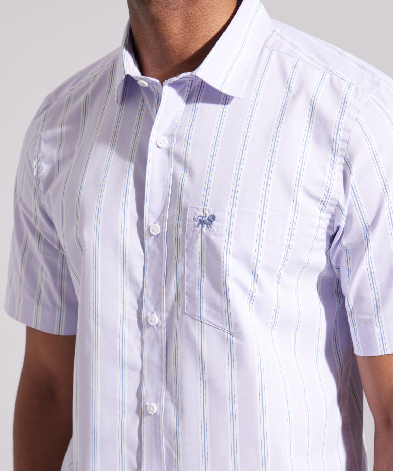 Camisa Preteñida Manga Corta Con Bolsillo Y Silueta Regular Fit