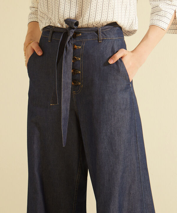 Pantalón Fluido Con Cinturón Tono Oscuro