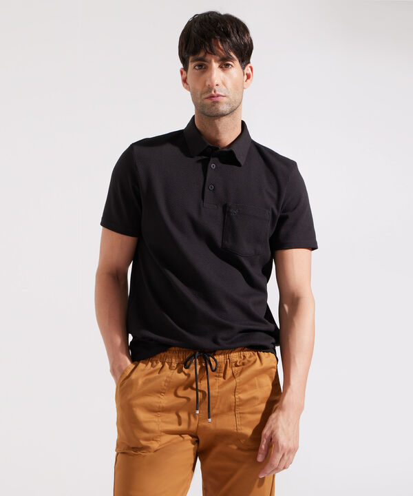 Polo Unicolor Textura, Cuello Duro Con Bolsillo, Silueta Slim Fit, Kairós