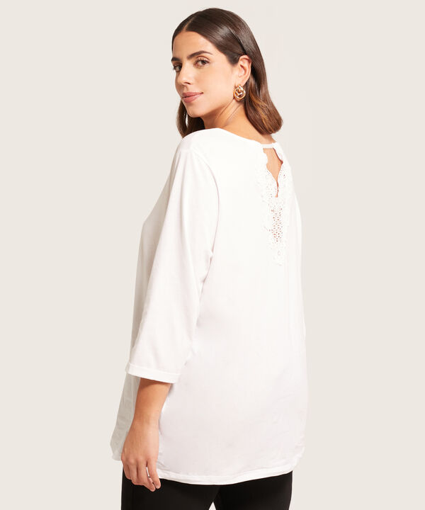 Camiseta Cuello Redondo con Aplique En Espalda