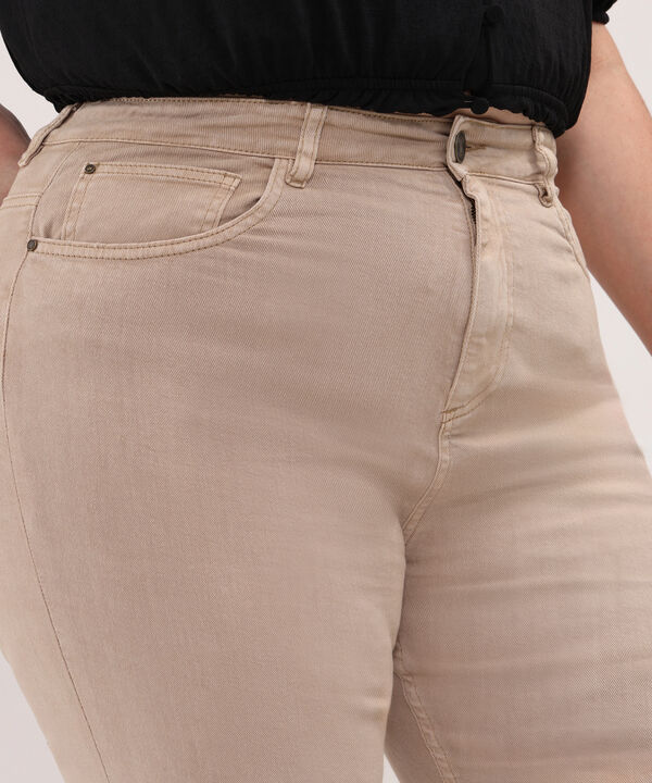 Jean Crop Fleare Tono Arena image number null