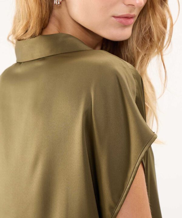Blusa Satinada Escote en V