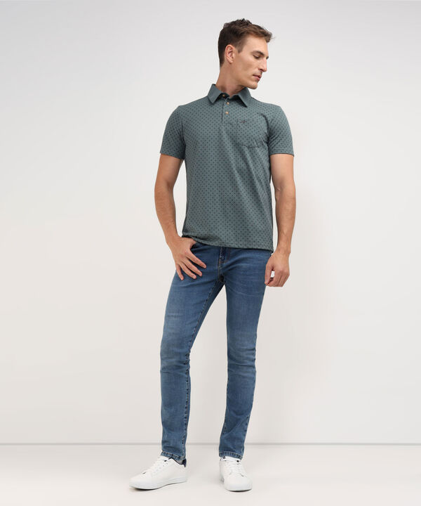 Polo Estampada, Cuello Duro Con Bolsillo, Silueta Regular Fit