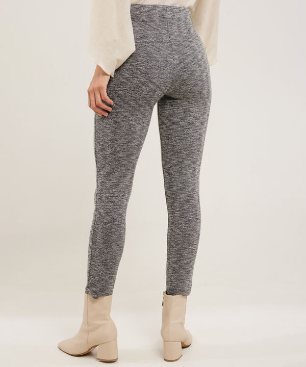 Leggins  Textura Con Ribetes En Frente Y Simulación Jota, Magia En El Caribe