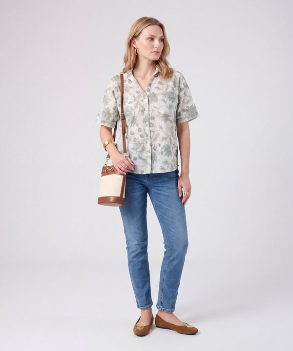 Camisa Manga Corta Con Dobladillo Mujer