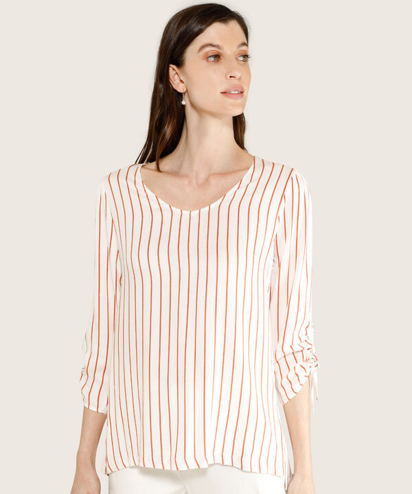 Blusa Manga 3/4 Con Detalle En Pu&ntilde;o image number null