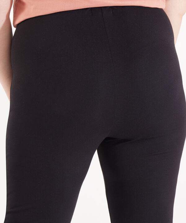 Leggings Con Vena En Delantero Unicolor