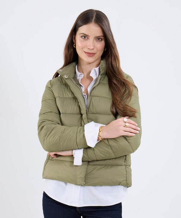 Chaqueta Acolchada Cuello Alto image number null