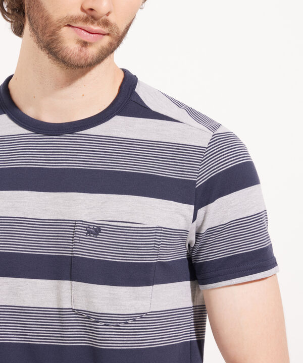 Camiseta Manga Corta Cuello Redondo Con Bolsillo, Preteñida A Rayas