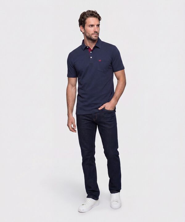 Polo Unicolor, Cuello Duro Con Bolsillo Y Silueta Regular Fit