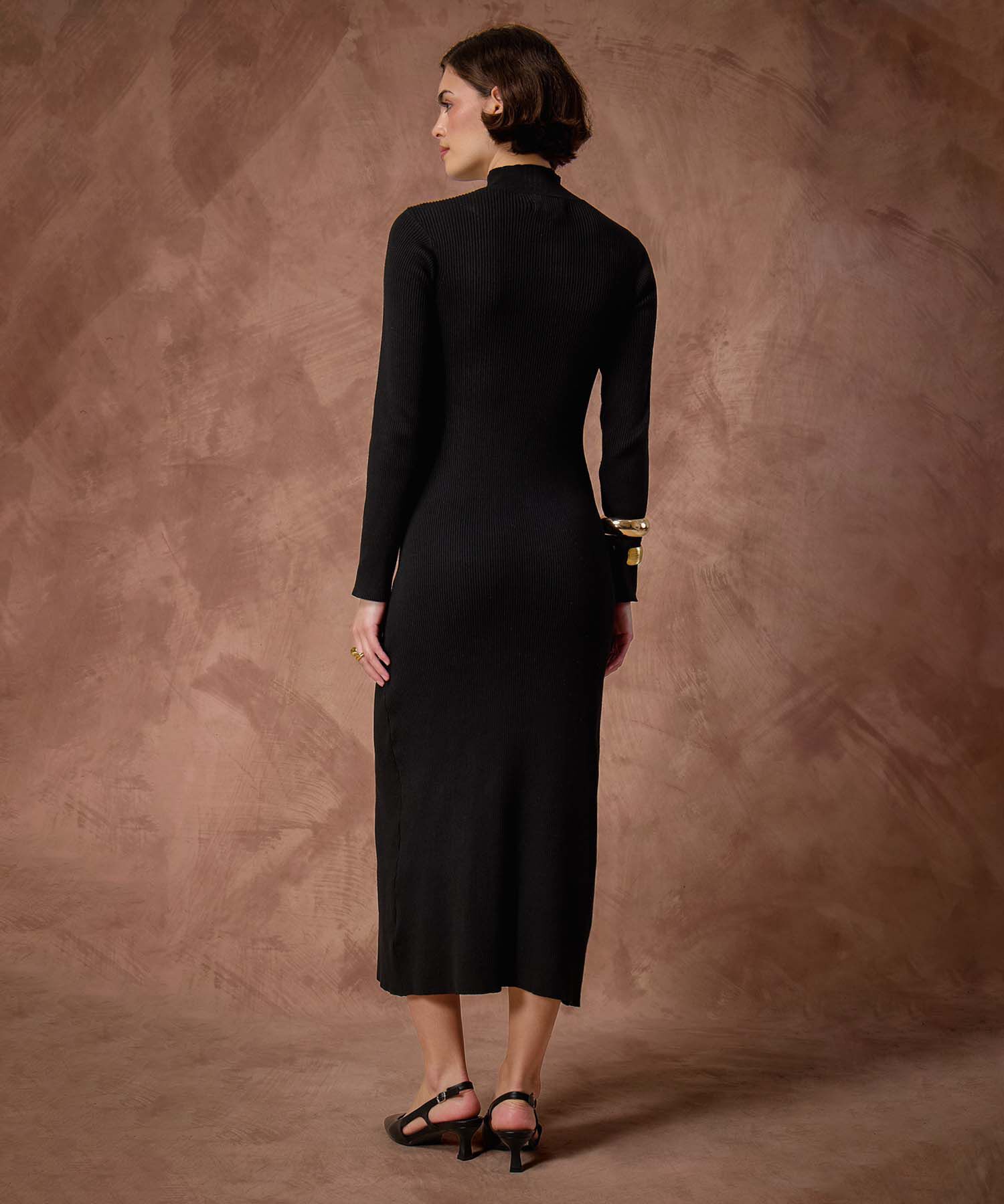 Vestido Unicolor Con Detalle En Hombros 