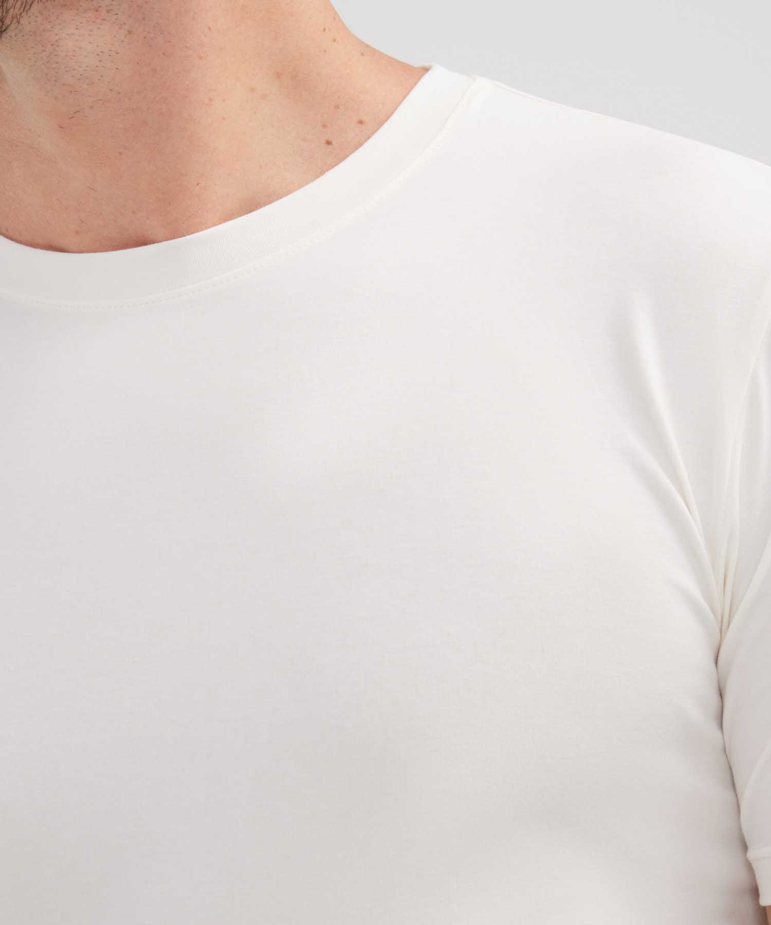 Camiseta Slim Cuello Redodno Manga Corta