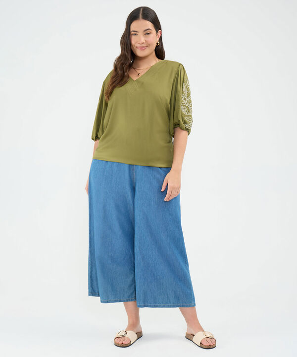 Blusa con Bordado image number null