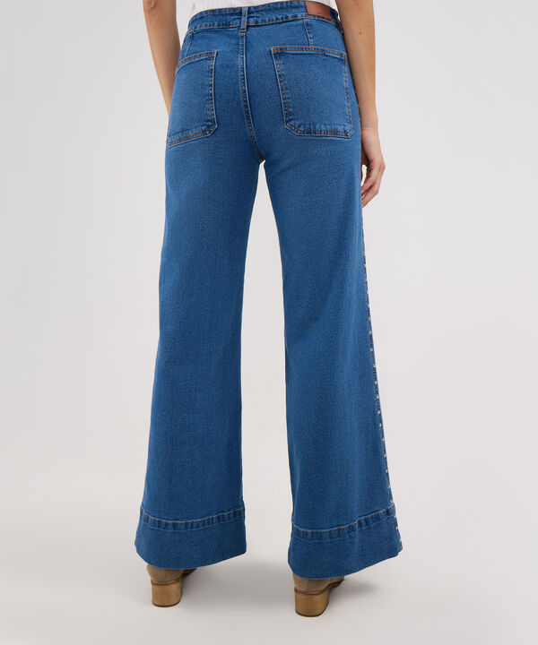 Jean Wide Leg Con Detalle En Costados Tono Azul Medio Claro