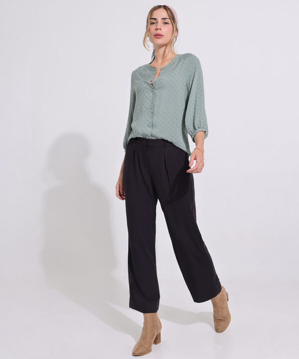 Pantalon Unicolor Tiro Alto Con Prenses En Frente, Bolsillos Laterales, Bota Recta Y Silueta Fluida