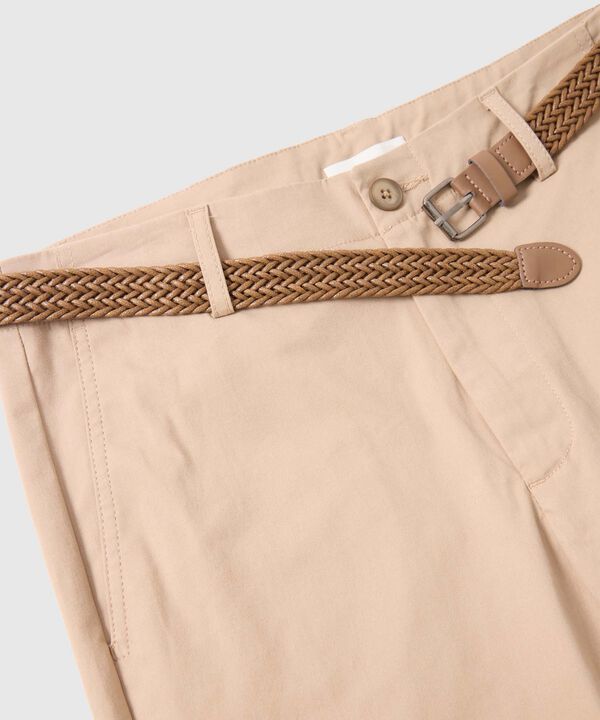 Bermuda Tipo Chino con Cintur&oacute;n Para Hombre