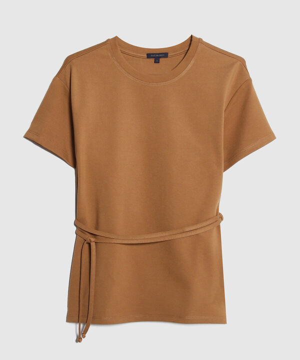 Camiseta Unicolor Con Cinturón