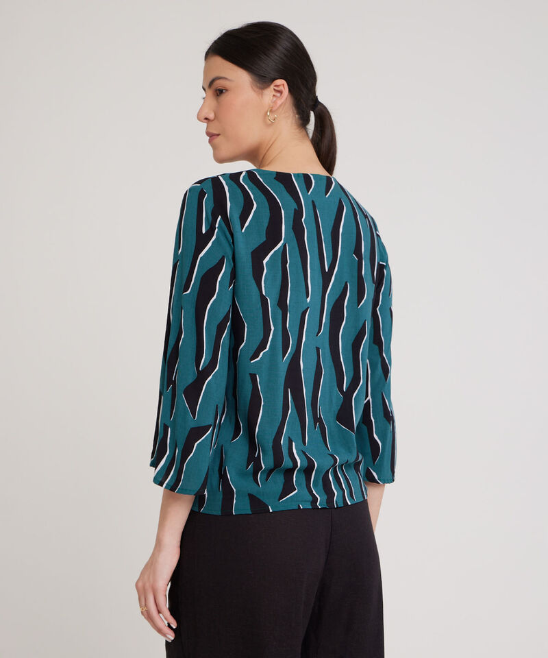 Blusa Estampada Escote V, Manga 3/4 Semi Campana Con Corte En Centro Para Anudar, Carmin Linea Moda