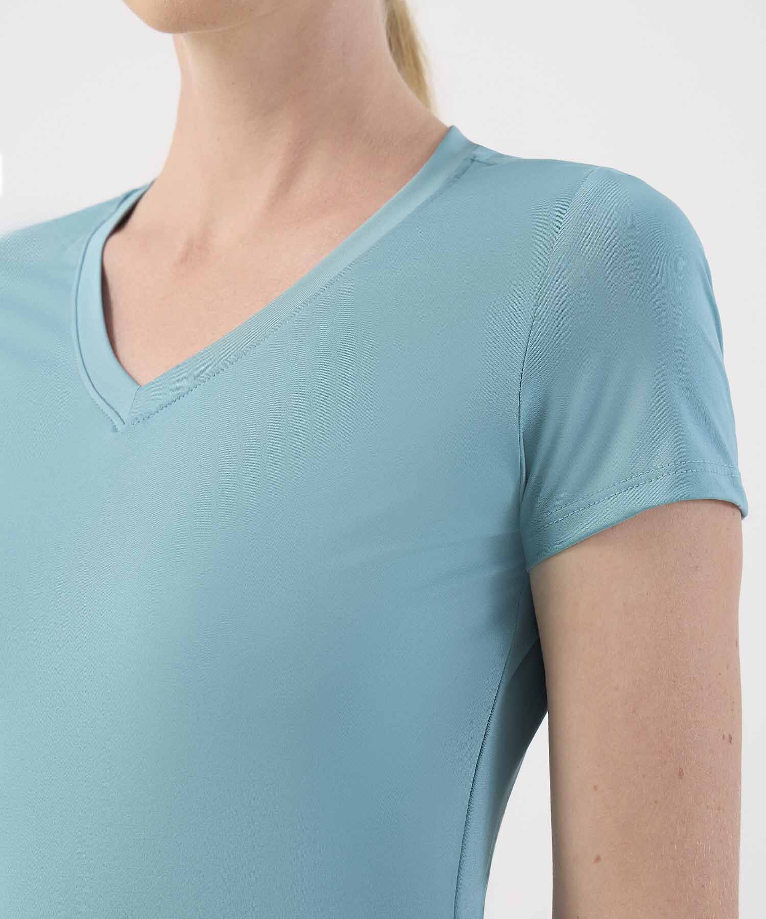 Camiseta Básica de Cuello en V