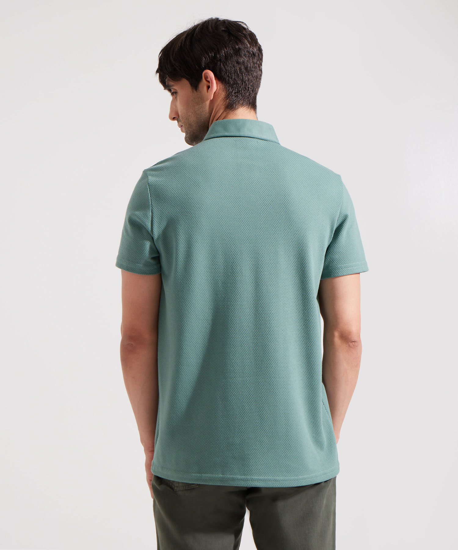 Polo Unicolor Textura, Cuello Duro Con Bolsillo, Silueta Slim Fit, Kairós