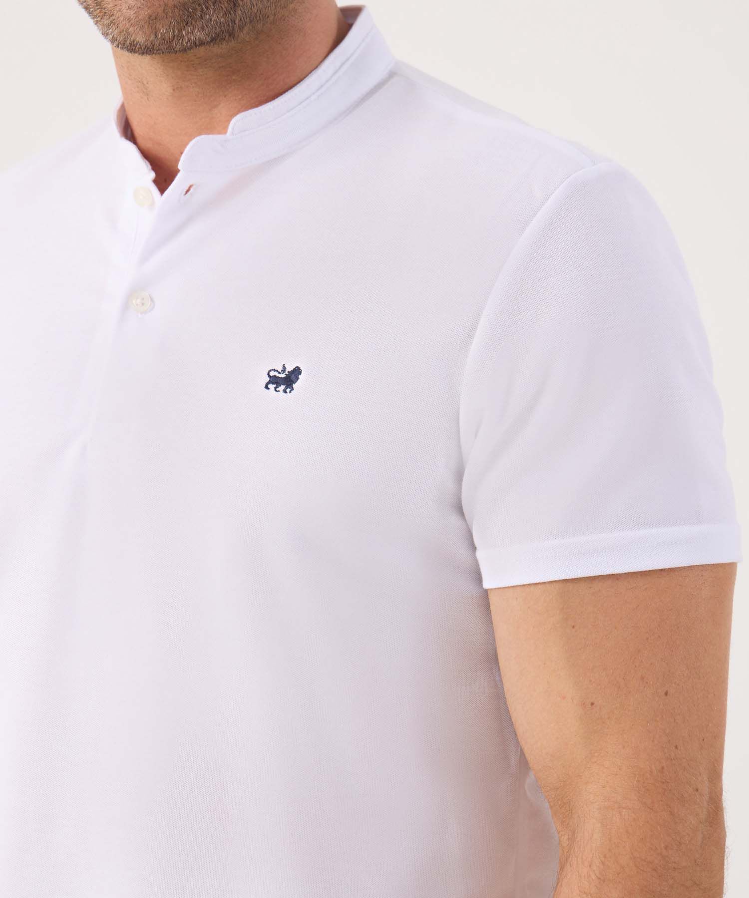 Polo Mao Unicolor Con Pestaña Unicolor  Sin Bolsillo Silueta Slim Fit