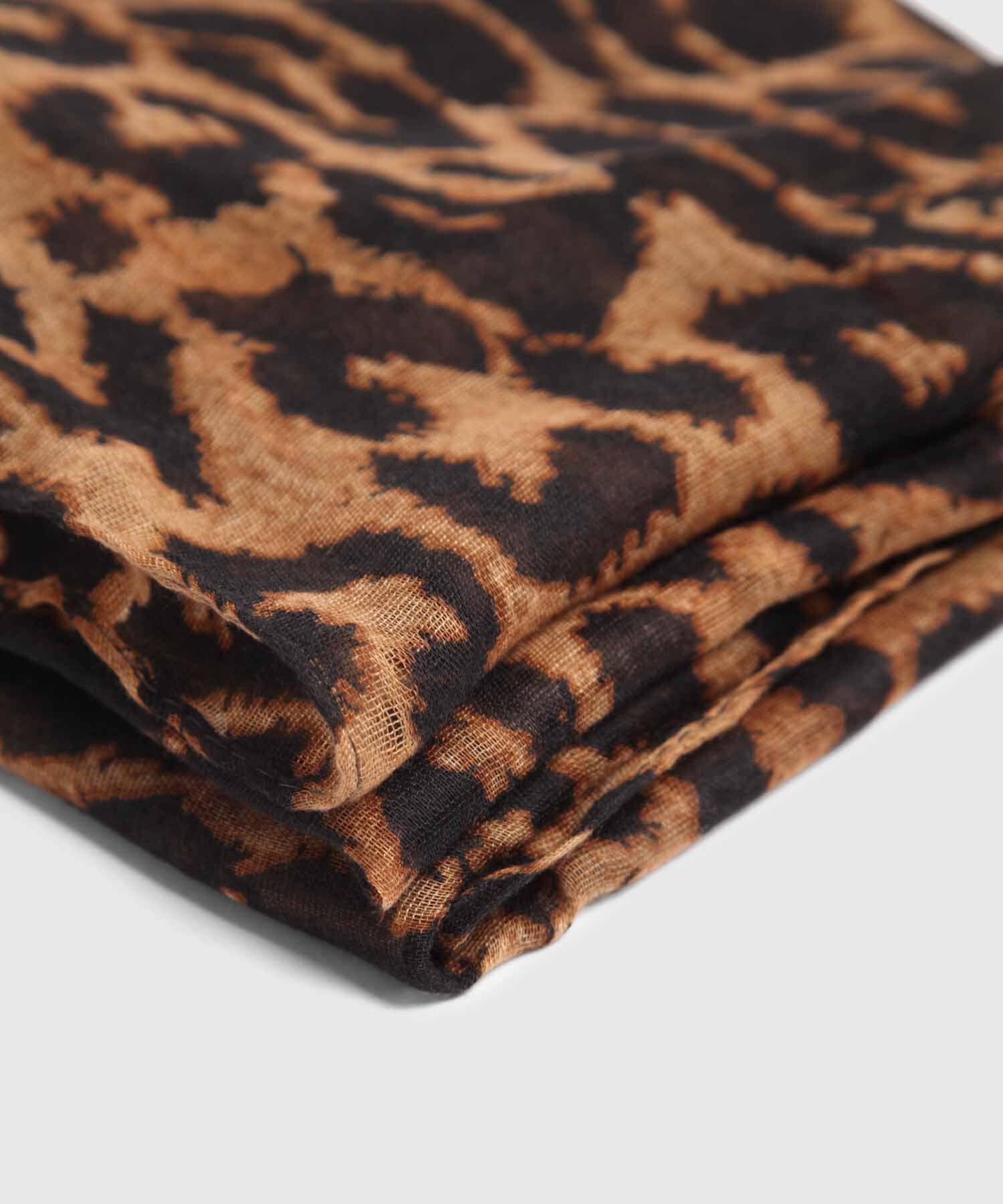 Pa&ntilde;uelo Ligero Estampado Leopardo Fino Para Mujer