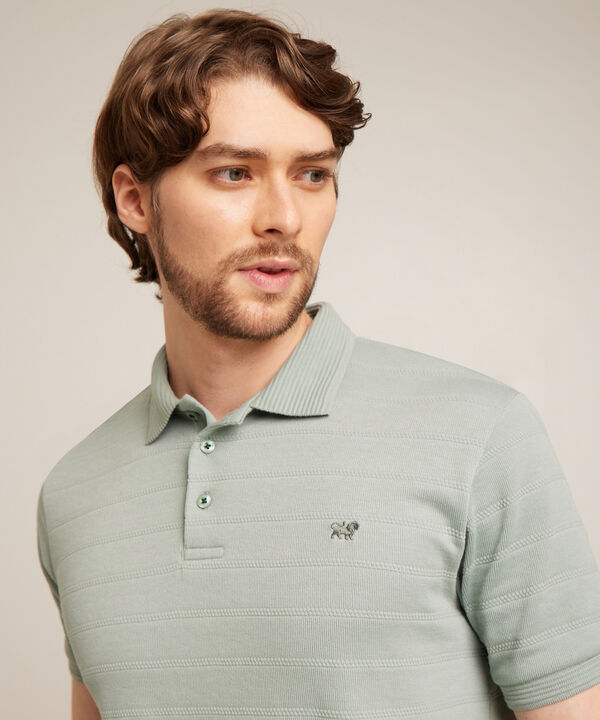 Polo Unicolor Con Textura, Cuello Y Puños Tejidos, Sin Bolsillo, Silueta Regular Fit, Sunset Dust Línea Moda