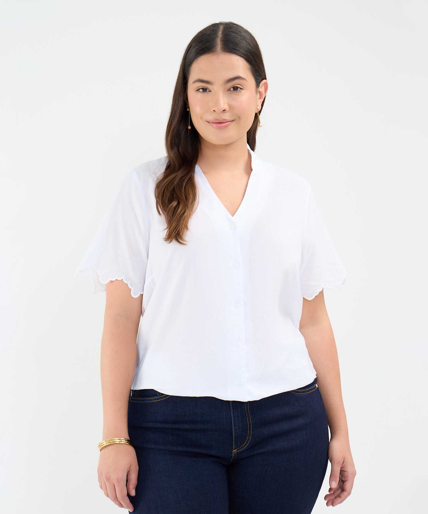 Blusa Bordada con Escote