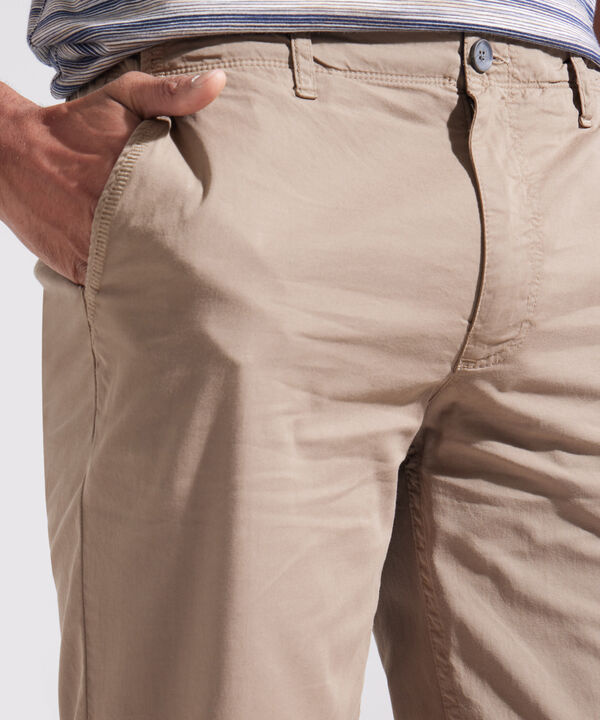 Pantalón Chino Teñido En Prenda