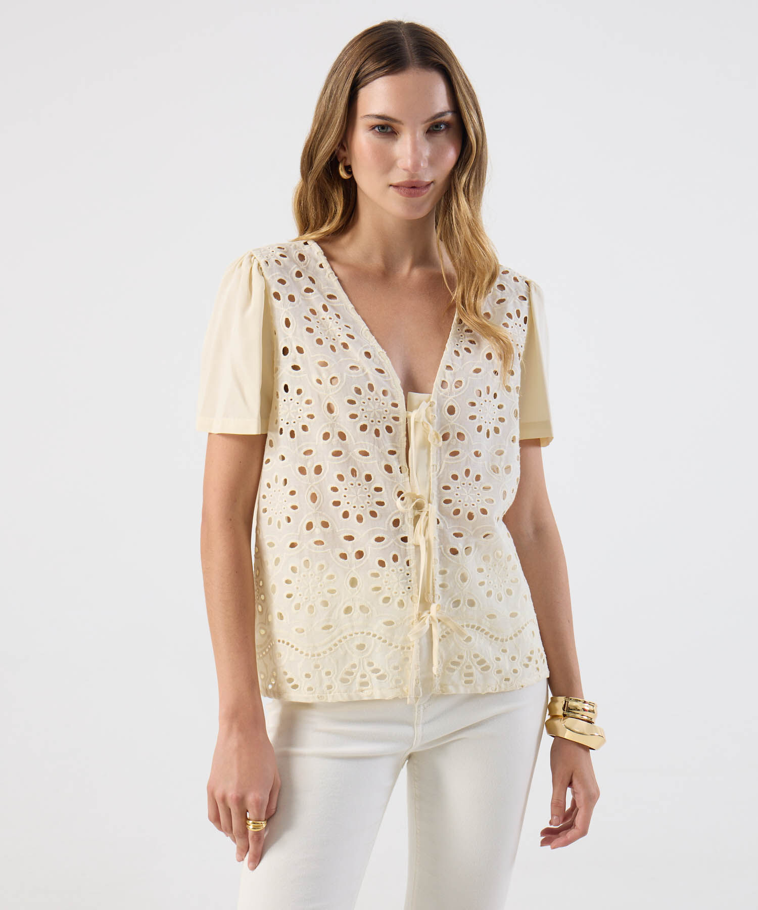 Blusa De Mujer Con Acabado Calado Y Cierre