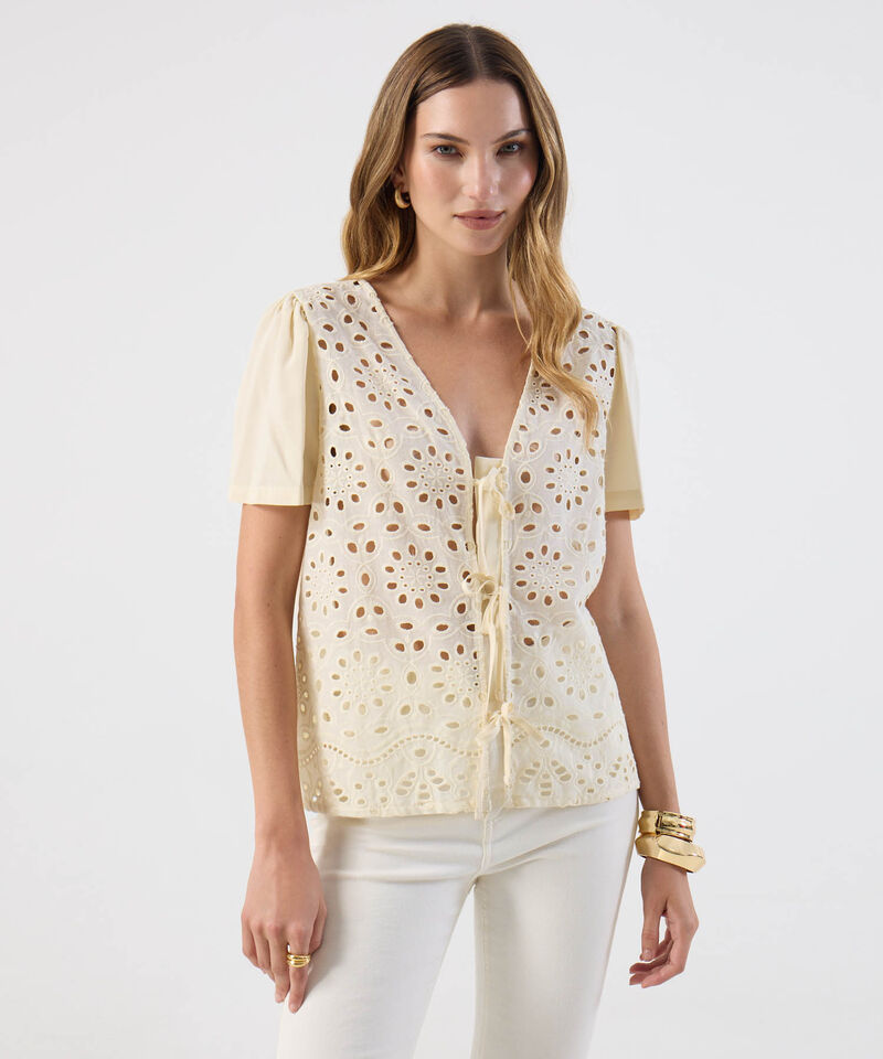 Blusa De Mujer Con Acabado Calado Y Cierre