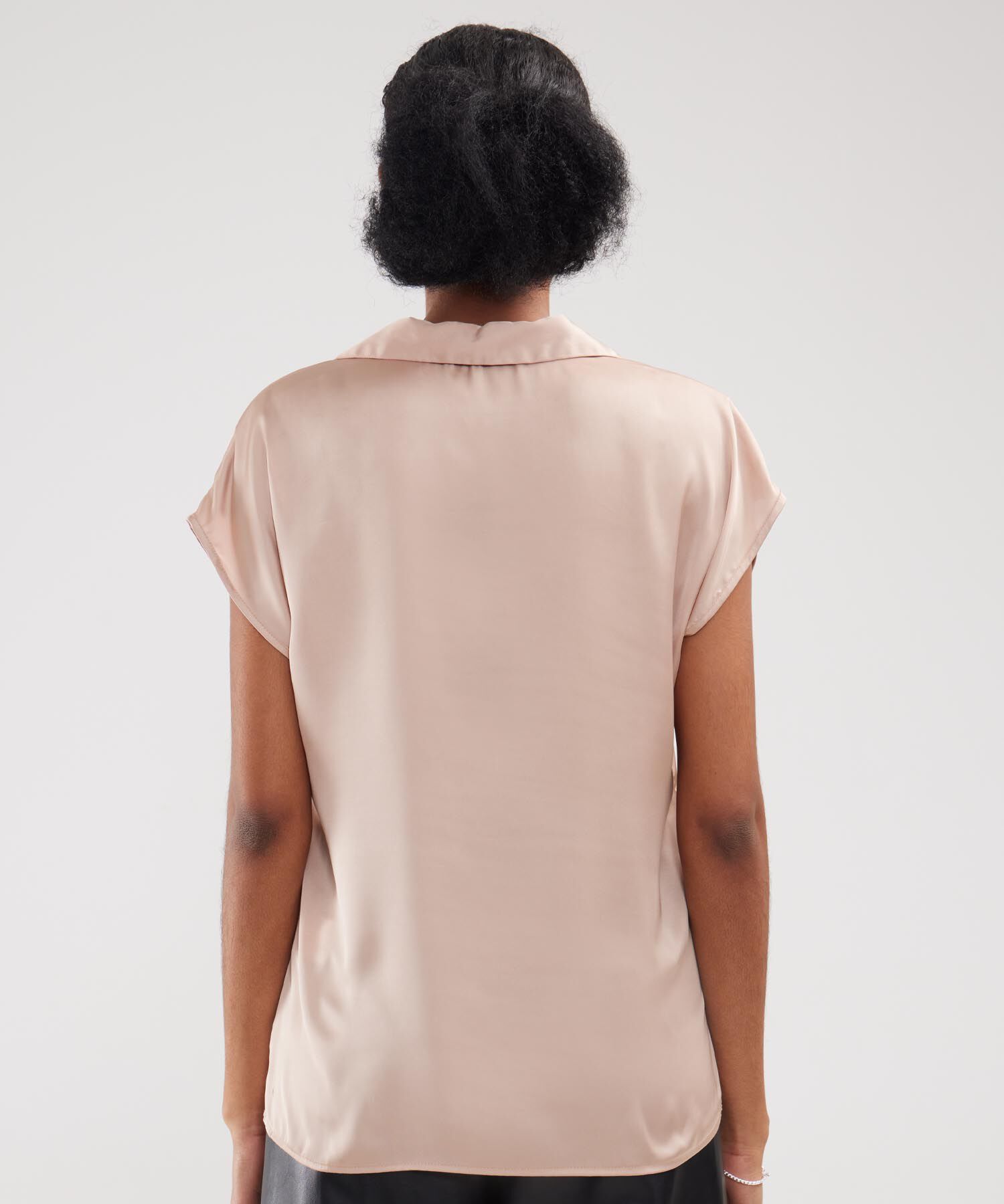Blusa Manga Corta Corrida Unicolor  En Satin