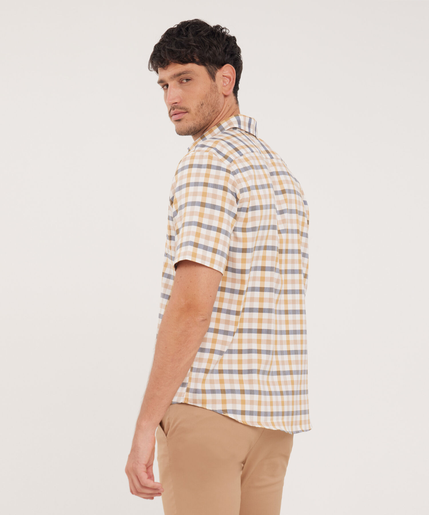 Camisa Manga Corta Con Bolsillo Y Silueta Regular Fit, Magia En El Caribe