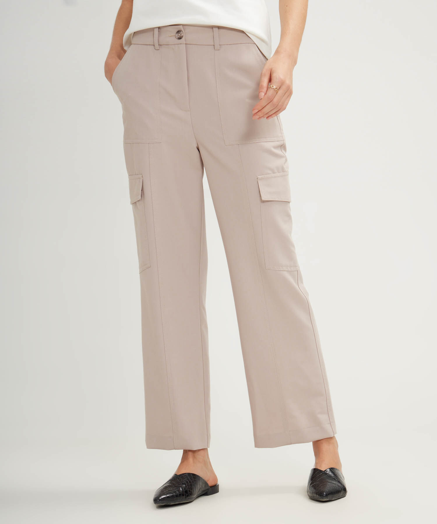 Pantalón Tipo Cargo Recto Unicolor