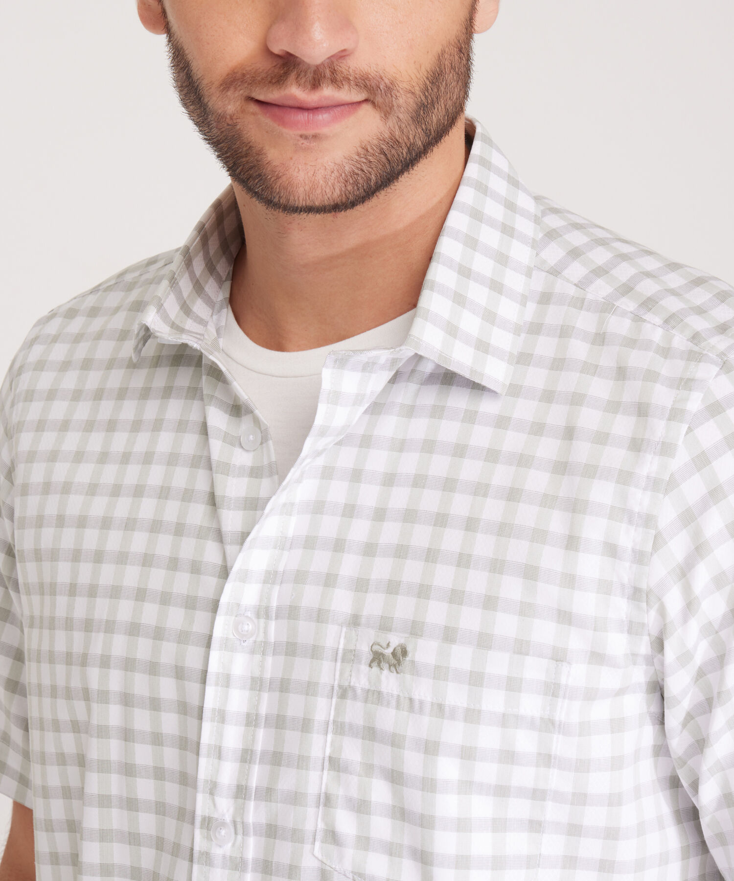 Camisa Preteñida Manga Corta Con Bolsillo Y Silueta Regular Fit