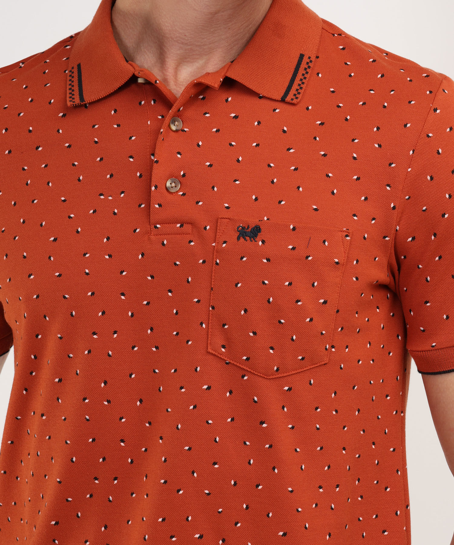 Polo Estampada, Cuello Y Puños Tejidos Con Bolsillo