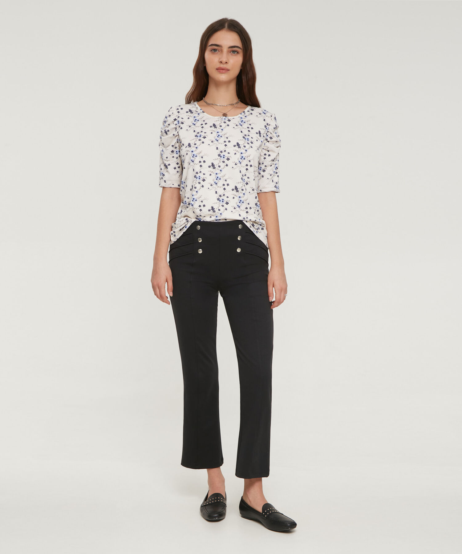 Leggins Unicolor Tiro Alto Con Broches Decorativos, Vena En Centro Frente Y Costado Superior, Trópico Floral