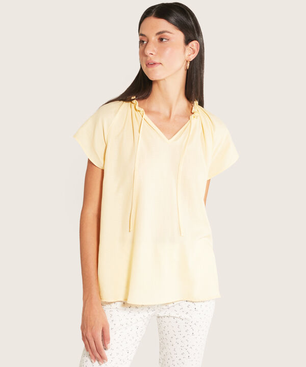 Blusa Manga Corta Con Ruche En Cuello image number null