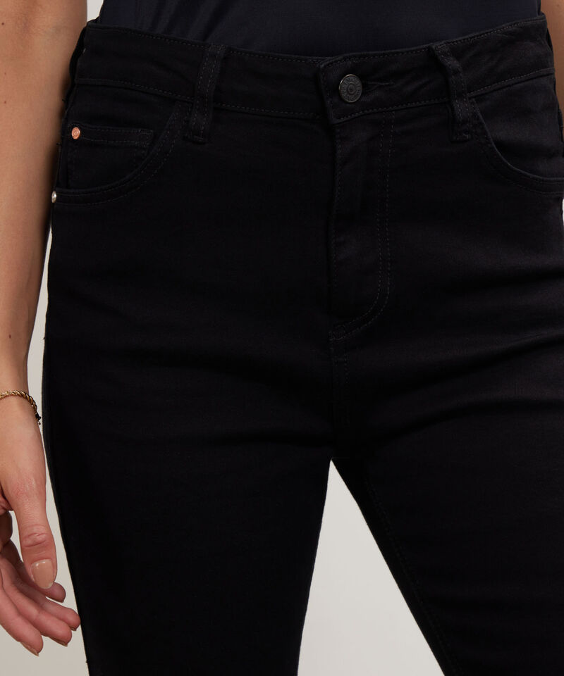 Jean Cropped Flare Tono Negro