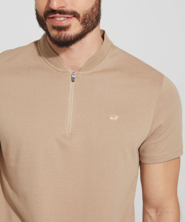 Polo Unicolor, Cuello Mao Tejido Con Cremallera En Cuello Y Silueta Slim Fit