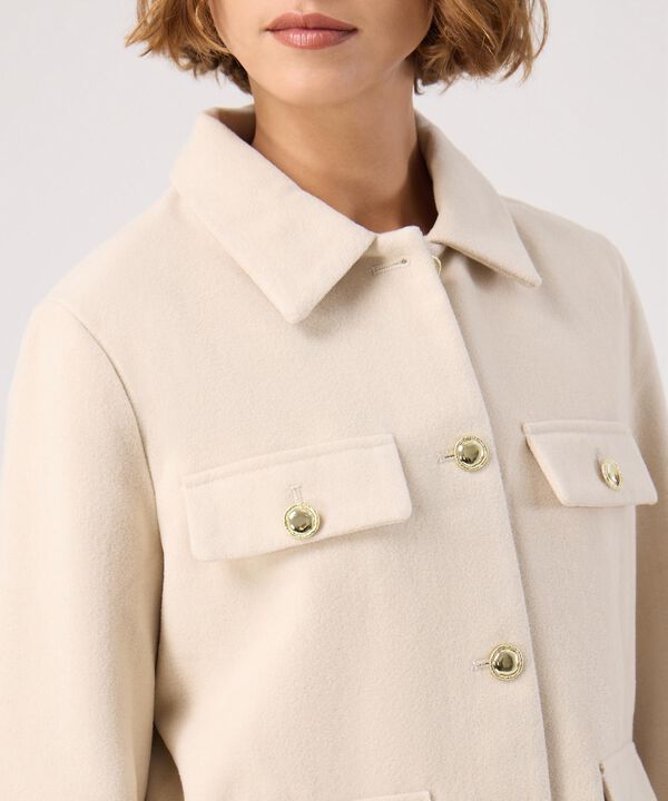 Chaqueta unicolor con bolsillos  image number null