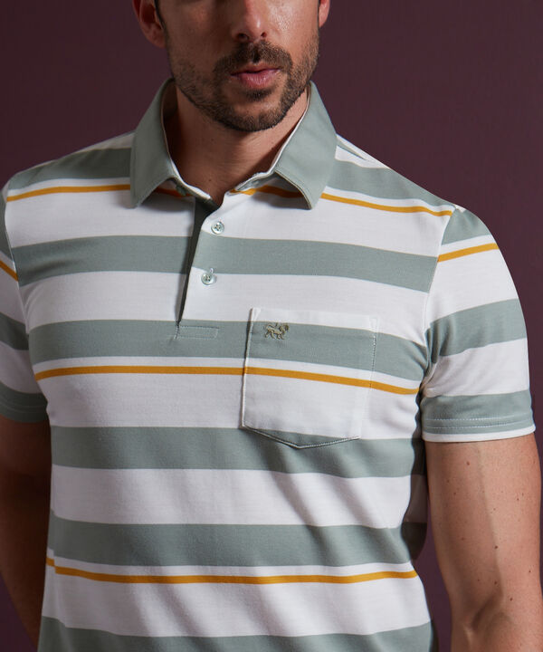 Polo Preteñida Cuello Duro Con Bolsillo, Pechera Y Banda En Contraste Unicolor, Silueta Regular Fit