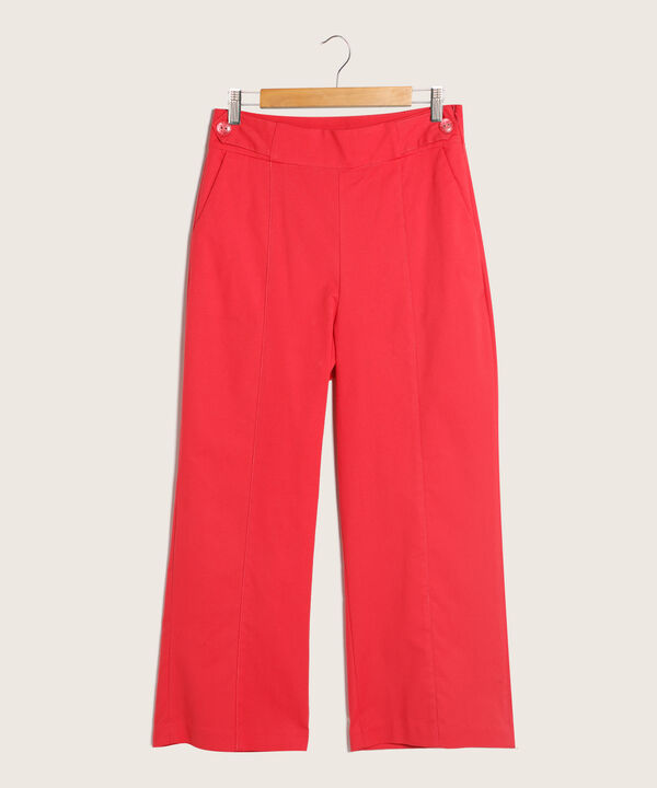 Pantalon Capri Con Charreteras Y Botones En Laterales