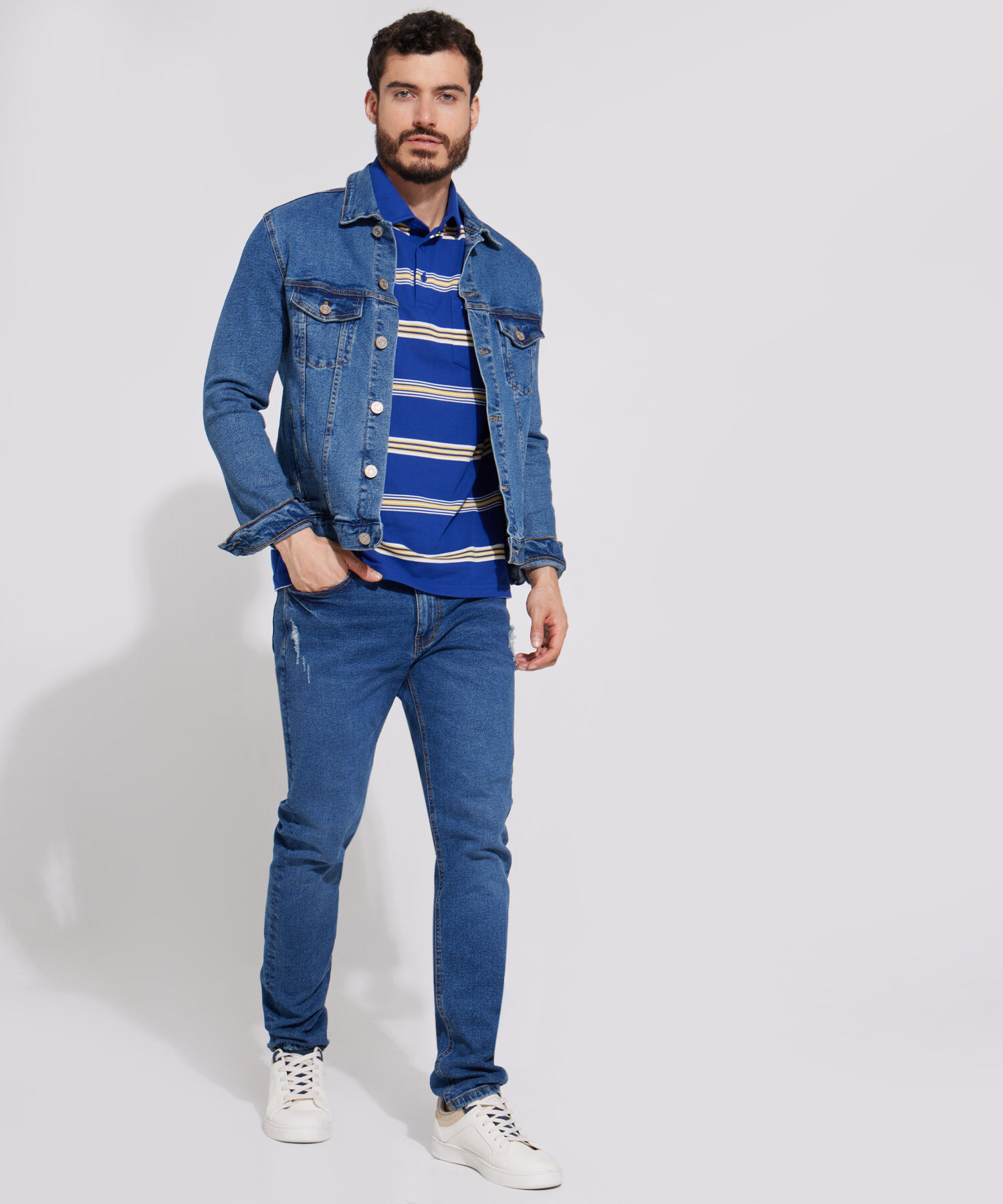 Polo Preteñida, Cuello Duro Con Bolsillo Y Silueta Regular Fit