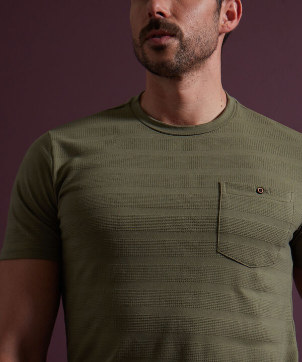 Camiseta Unicolor, Cuello Redondo Con  Bolsillo De Parche