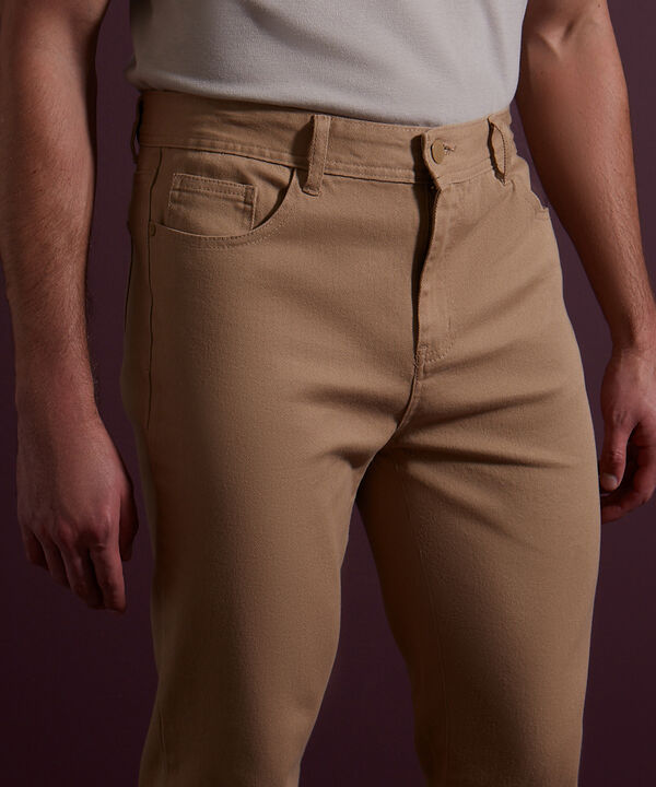 Pantalón 5 Bolsillos Unicolor Esencial image number null