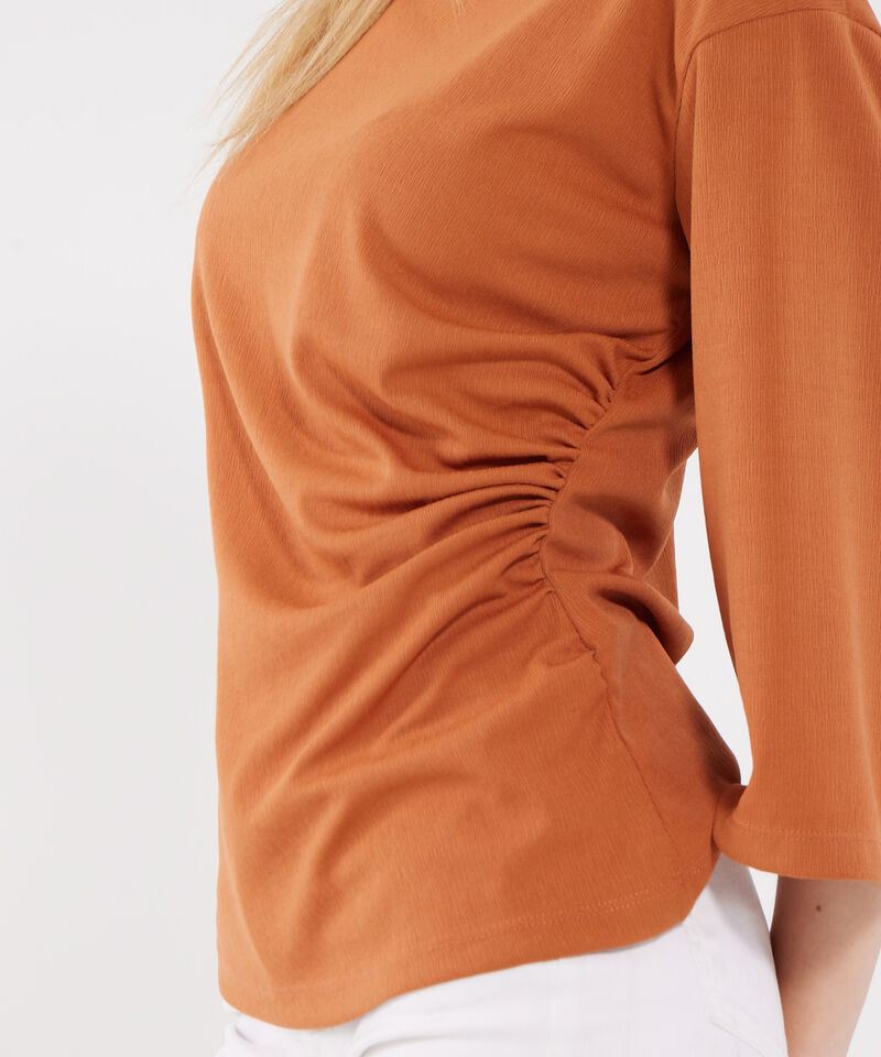 Camiseta Unicolor Textura Manga 3/4, Cuello Redondo Con Recogido En Costado