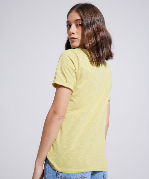 Camiseta Manga Corta Con Bordado